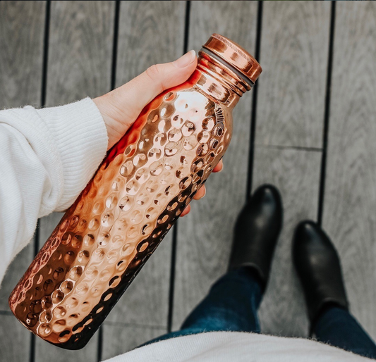 El yapımı Ayurvedik Bakır Su Şişesi